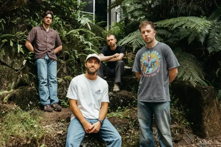 Kingfishr estrena nueva versión de The Blade con Matt Corby